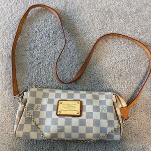 Louis Vuitton Pochette Crossbody